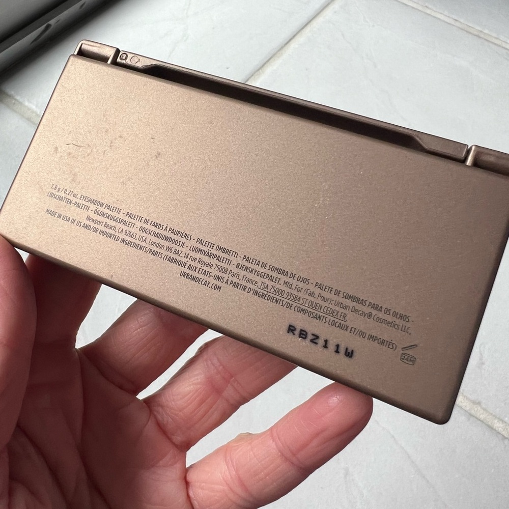 Urban Decay Naked2 Basics Eyeshadow Palette - Versatile Neutrals - Picture 9 of 13